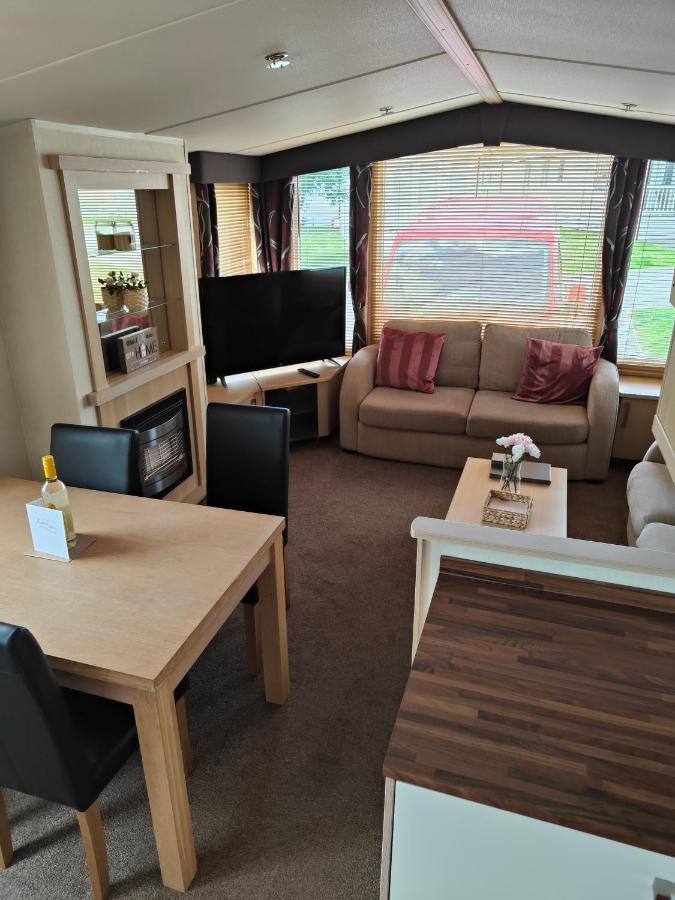 Holiday Home Sleeps Six Saint Leonards Exteriör bild