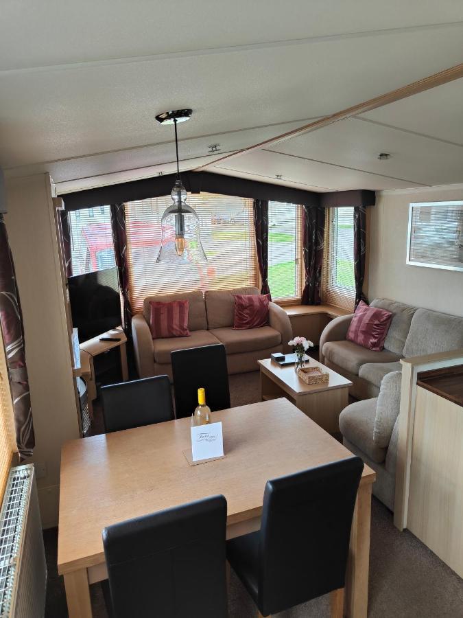 Holiday Home Sleeps Six Saint Leonards Exteriör bild