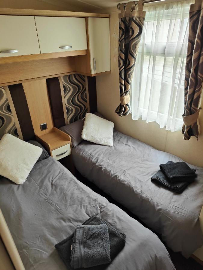Holiday Home Sleeps Six Saint Leonards Exteriör bild