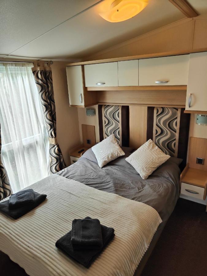 Holiday Home Sleeps Six Saint Leonards Exteriör bild